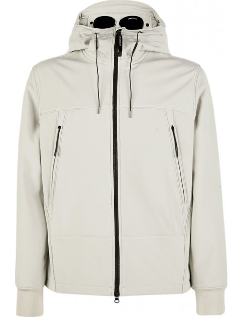 Cazadora soft shell blanco CP Company con gafas | Ego Madrid