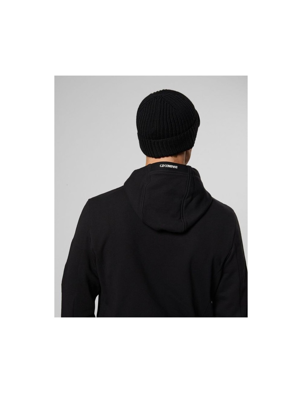 Ego Madrid | Gorro de lana  de CP Company negro con gafas