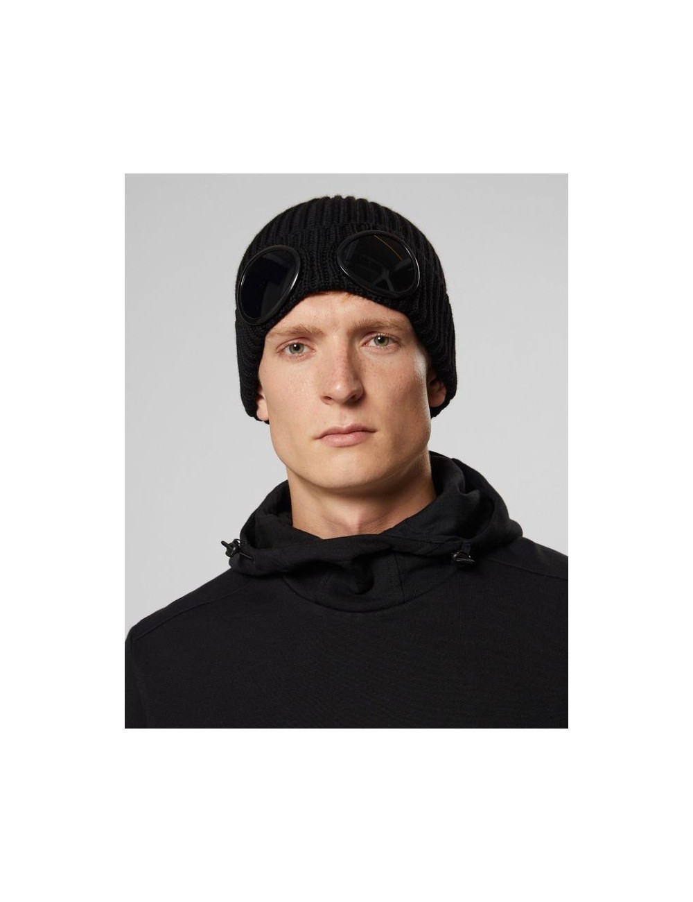 Ego Madrid | Gorro de lana  de CP Company negro con gafas