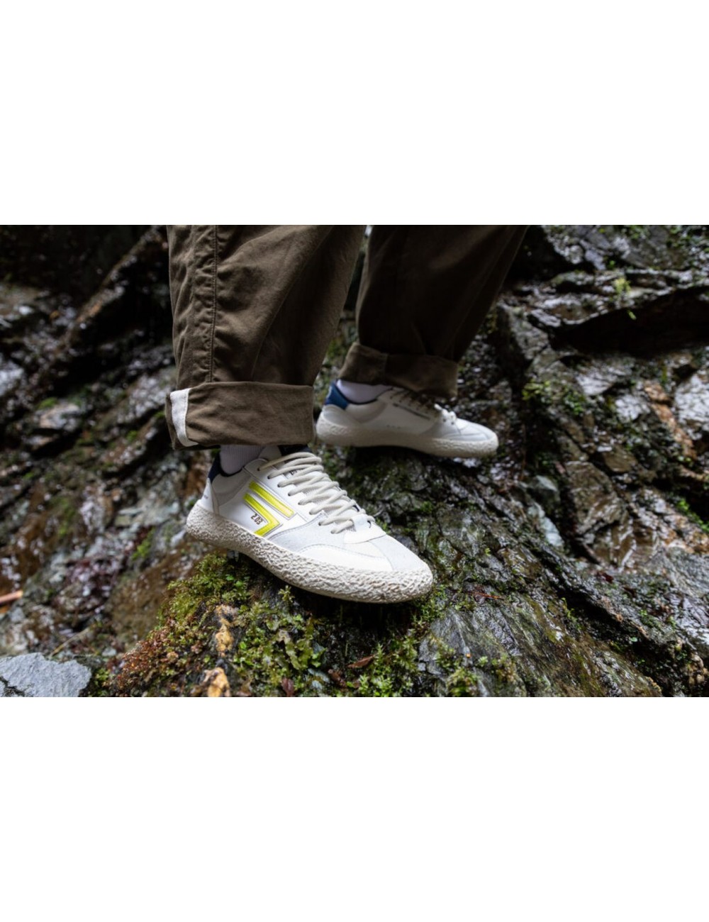 PURAAI zapatilla vegana blanca con logo en verde lima | Ego Madrid