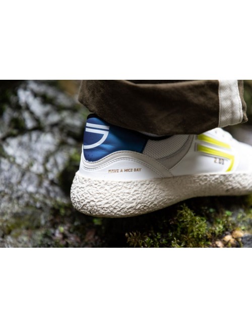 PURAAI zapatilla vegana blanca con logo en verde lima | Ego Madrid