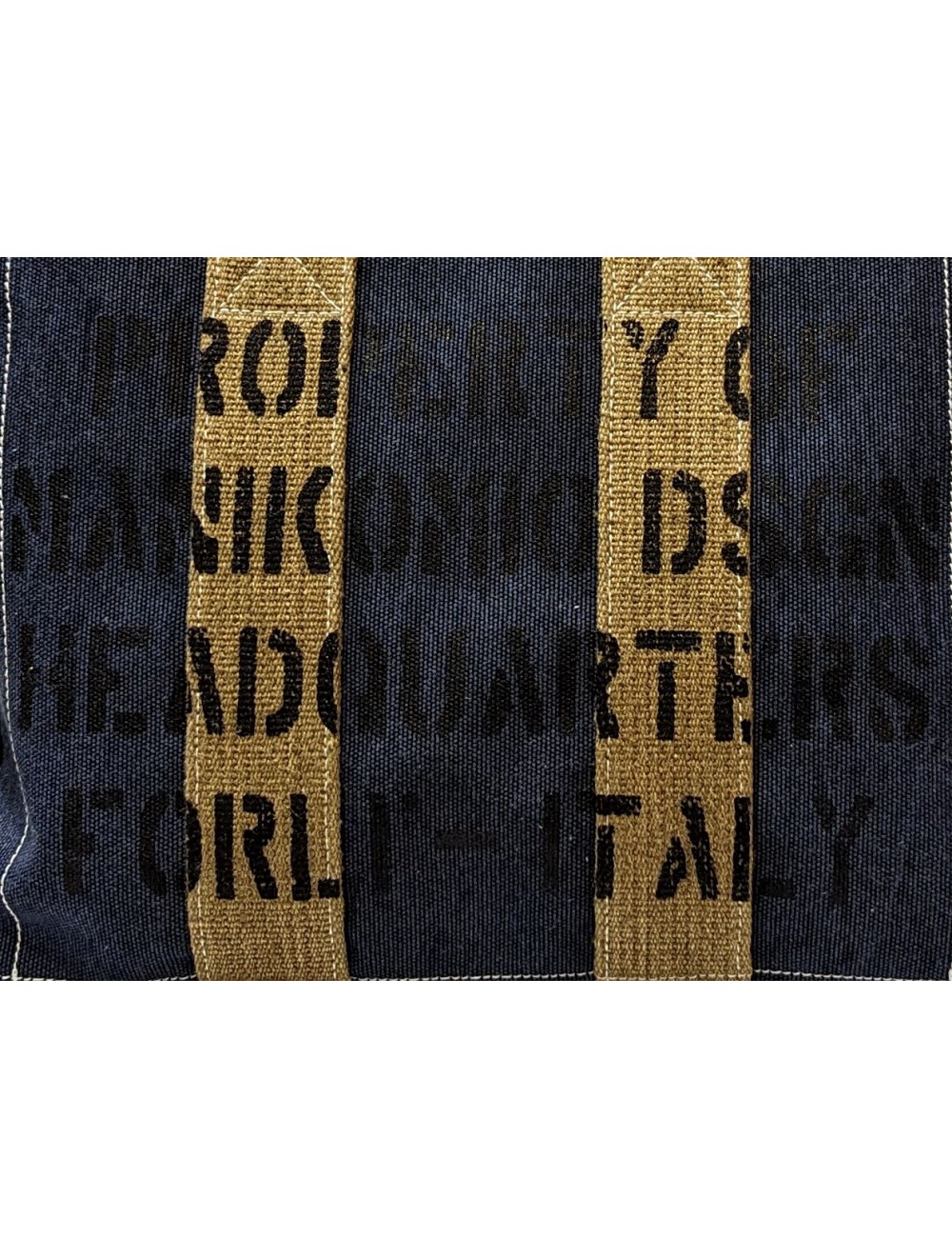 El Bolso de Manikomio Azul marino: Tu Compañero de Estilo Duradero | Ego Madrid