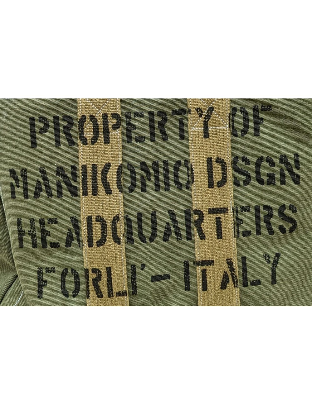 El Bolso de Manikomio Verde Militar: Tu Compañero de Estilo Duradero | Ego Madrid