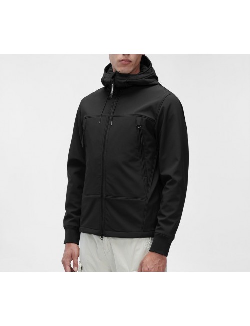 Cazadora soft shell-R negro CP Company con gafas | Ego Madrid