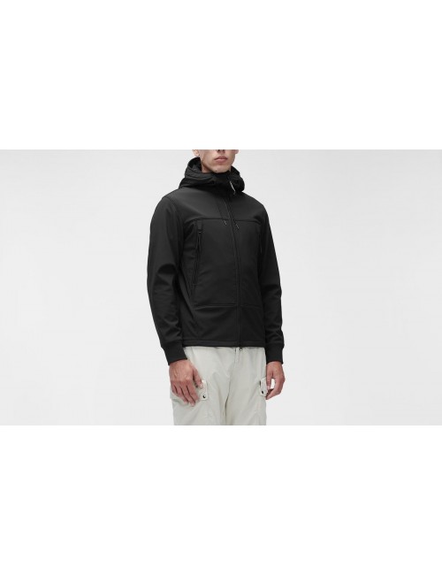 Cazadora soft shell-R negro CP Company con gafas | Ego Madrid