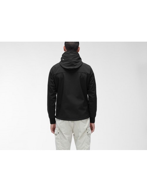 Cazadora soft shell-R negro CP Company con gafas | Ego Madrid