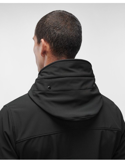 Cazadora soft shell-R negro CP Company con gafas | Ego Madrid