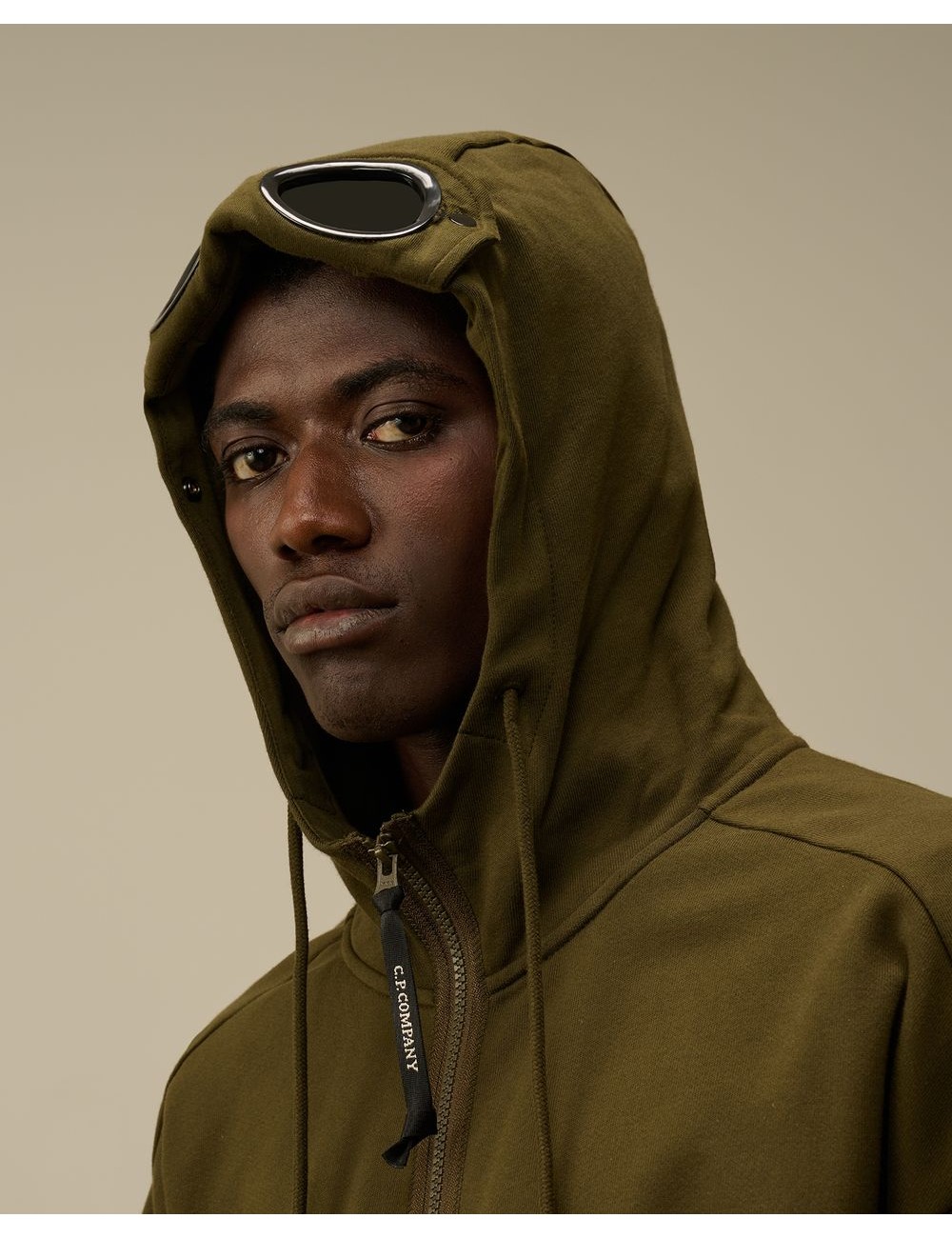Sudadera CP Company verde Google Hood diagonal raised | Ego Madrid