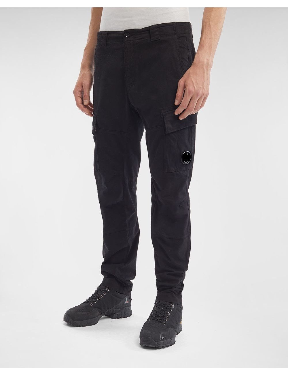 C.P. Company pantalón cargo sateen strech negro | Ego Madrid