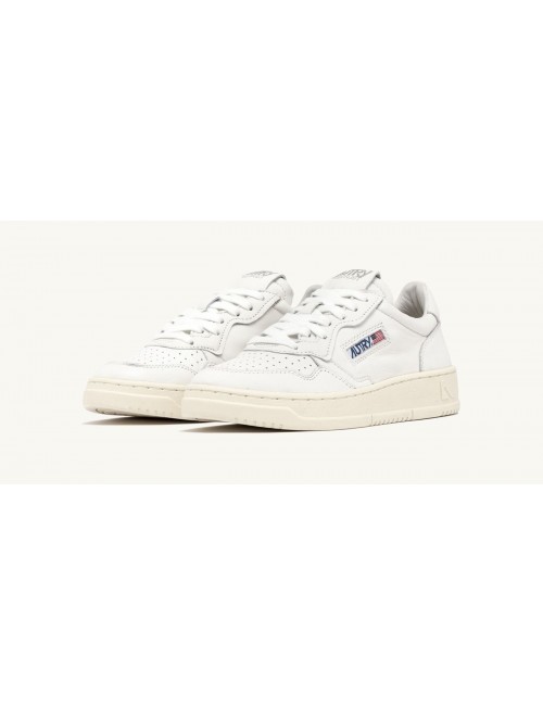 AUTRY Medalist low  en napa blnco super suave | Ego Madrid