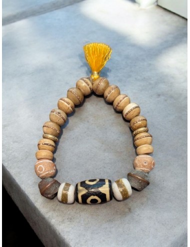 Pulsera artesanal piedras blancas con turquesas y laton y turcas