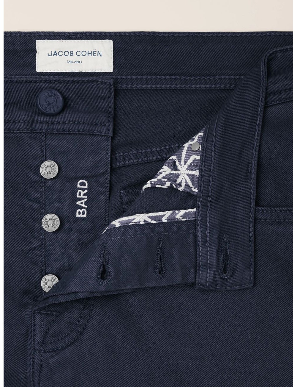 Jacob Cohën pantalón vaquero Bard sarga elástica de algodón y lyocell azul marino