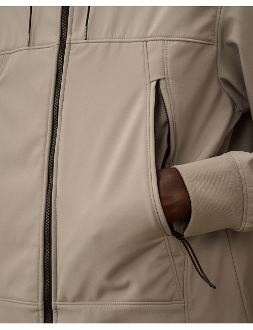 Cazadora soft shell-R gris claro  CP Company con gafas | Ego Madrid