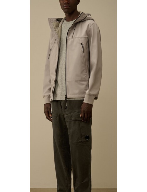 Cazadora soft shell-R gris claro  CP Company con gafas | Ego Madrid