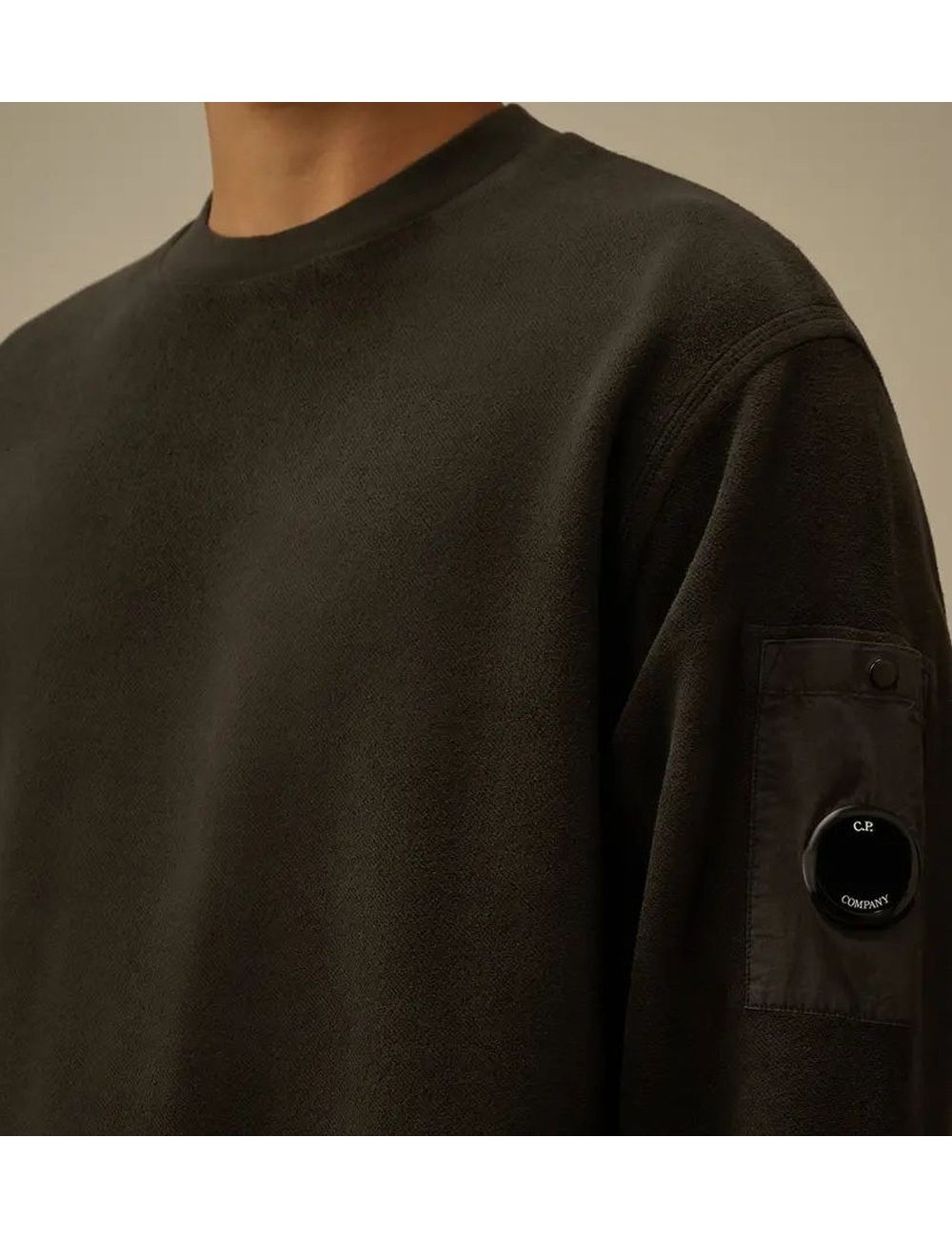 SUDADERA DE CUELLO REDONDO DE FORRO POLAR EN DIAGONAL EMERIZADO Y CEPILLADO