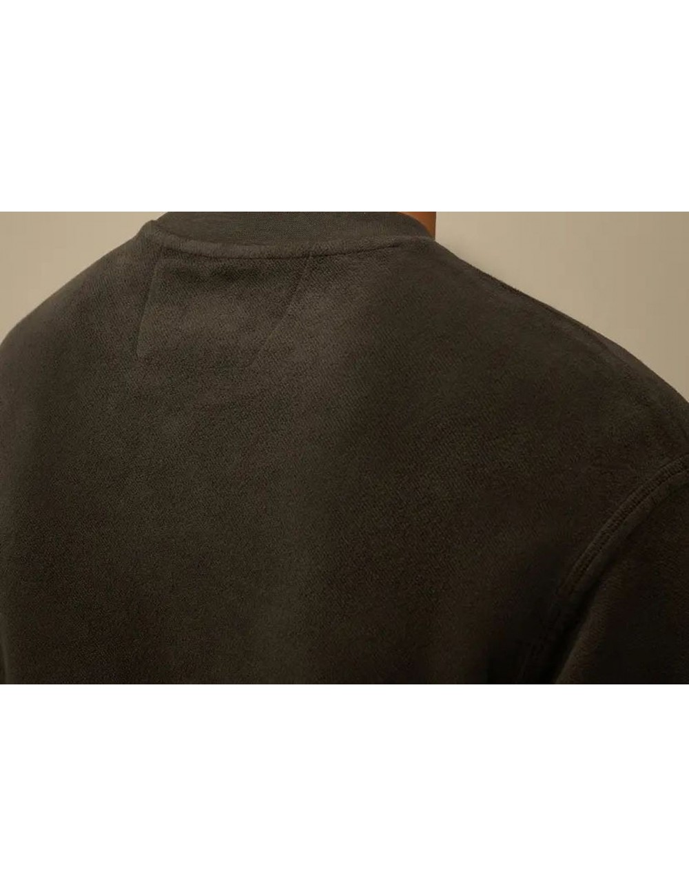 SUDADERA DE CUELLO REDONDO DE FORRO POLAR EN DIAGONAL EMERIZADO Y CEPILLADO