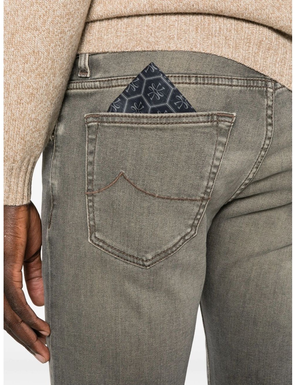 Jacob Cohën jeans Bard Fast gris empolvada con pespuntes marrones