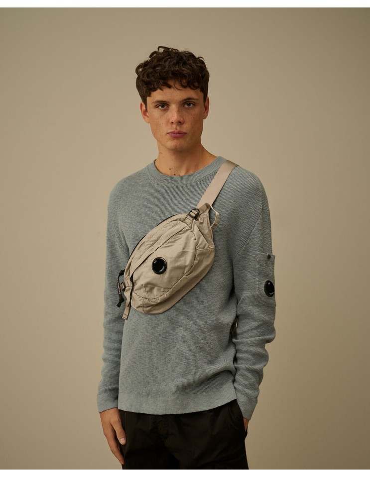 C.P. COMPANY riñonera Nylon B dove grey
