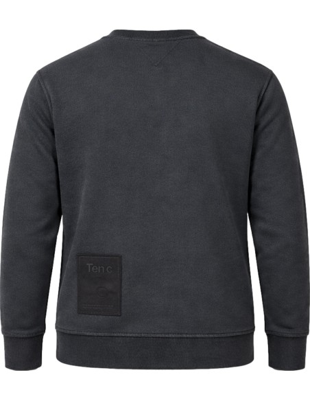 Sudadera TenC gris cuello redondo con bolsillo en manga vista espalda con parche en bajo
