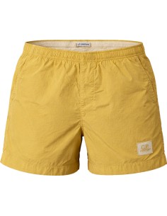 C.P. COMPANY Bañador amarillo Chrome-R secado rápido vista frontal con logo en pata