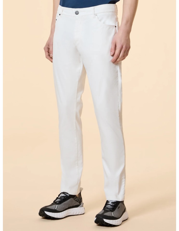 RRD pantalón blanco óptico Marina Chalk vaquero blanco elástico puesto en hombre parte delantera
