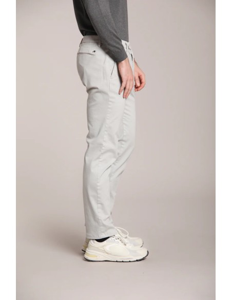 MASON'S Pantalón chino Torino Flex en algodón strech gris vista lateral con vista bolsillos y corte slim