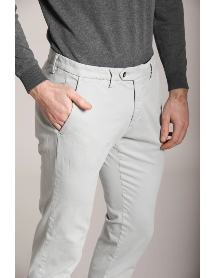 MASON'S Pantalón chino Torino Flex en algodón strech gris vista delantera con detalla de bolsillos
