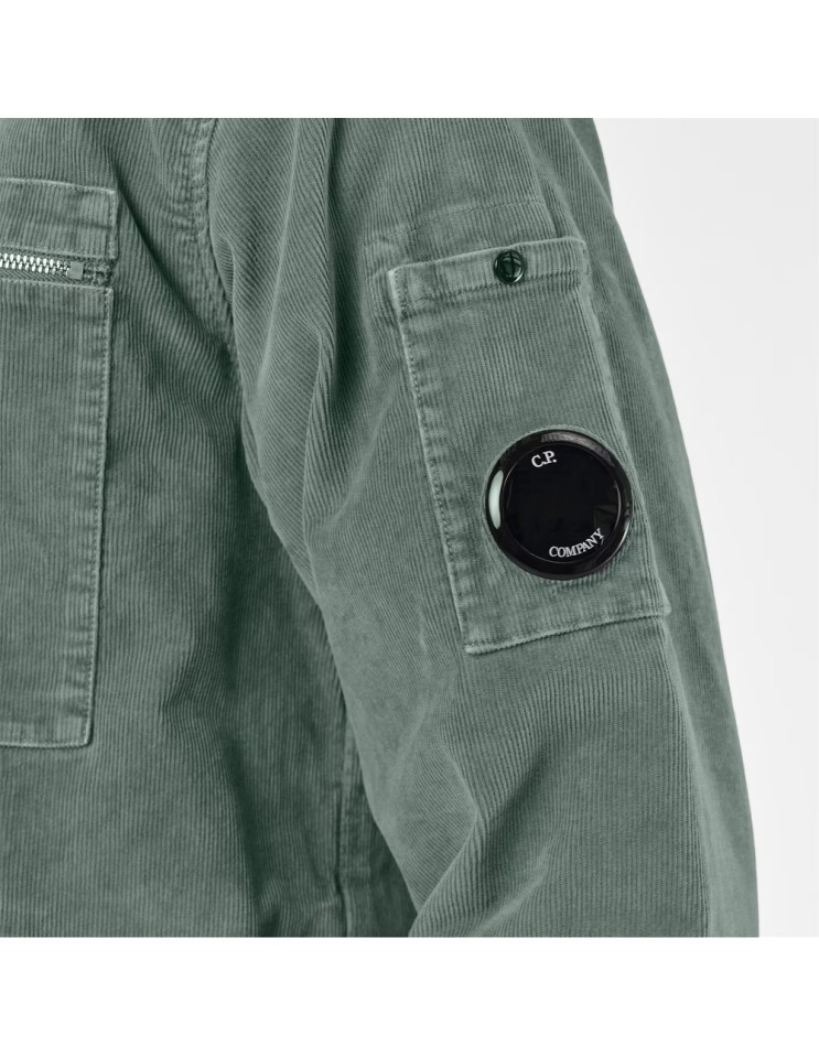 Sobrecamisa de pana Verde MetalGun - C.P. COMPANY detalle lente