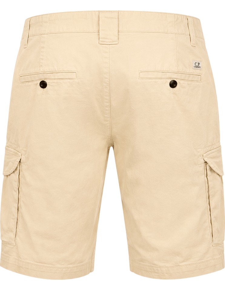 C.P. Company bermudas cargo saten strech beige claro con lente parte trasera