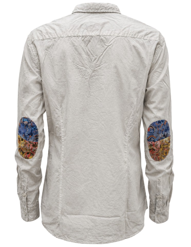 Camisa ajustada gris clara dirty con coderas - Bob vista espalda con pinzas y coderas