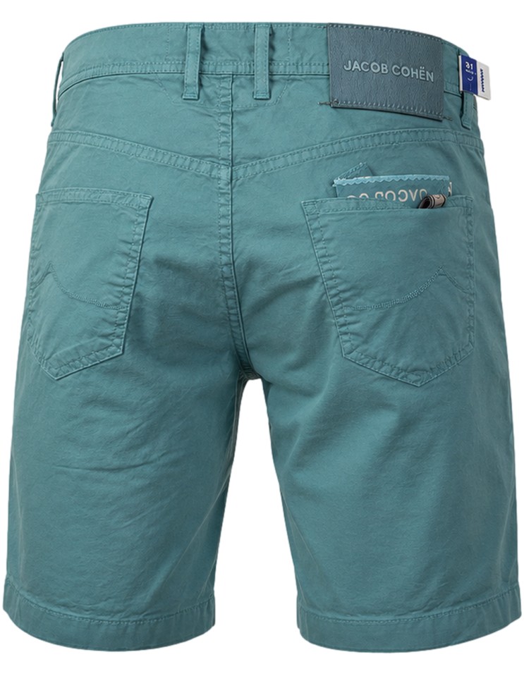 b Cohën Bermudas modelo Nicolás gabardina de algodón elástico azul agua marina VISTA TRASERA CO LOGO EN PIEL