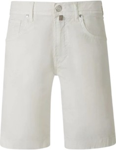 Jacob Cohën Bermudas modelo Nicolás gabardina de algodón elástico azul marfil vista frontal