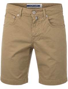 Jacob Cohën Bermudas modelo Nicolás gabardina de algodón elástico beige vista frontal