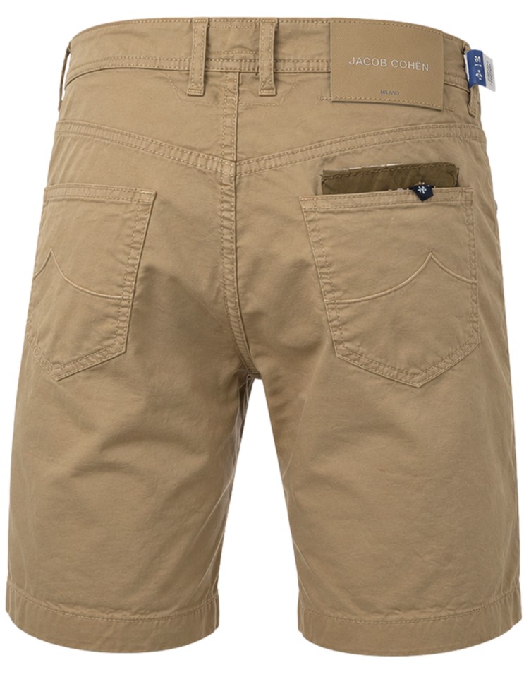 Jacob Cohën Bermudas modelo Nicolás gabardina de algodón elástico beige vista trasera