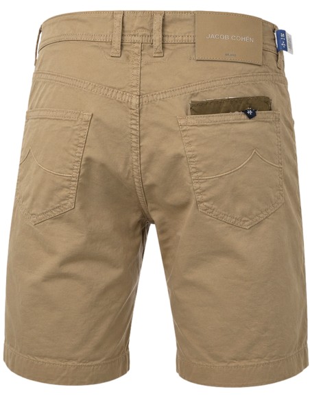 Jacob Cohën Bermudas modelo Nicolás gabardina de algodón elástico beige vista trasera