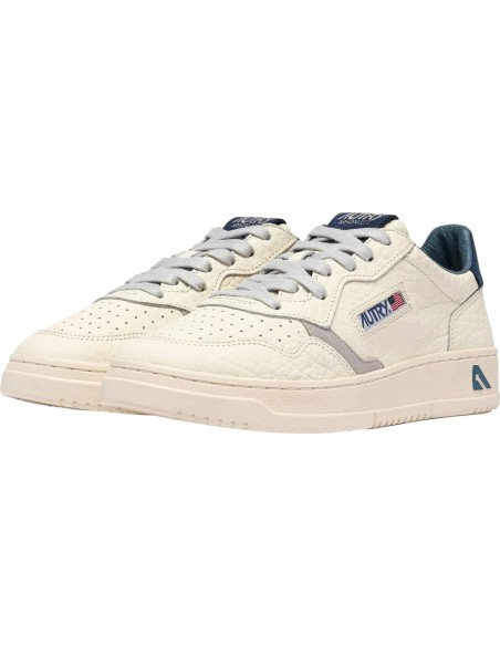 ZAPATILLAS MEDALIST LOW DE PIEL BLUE DEPTHS Y VAPOR NE20 VISTA FRONTAL 2 PIES
