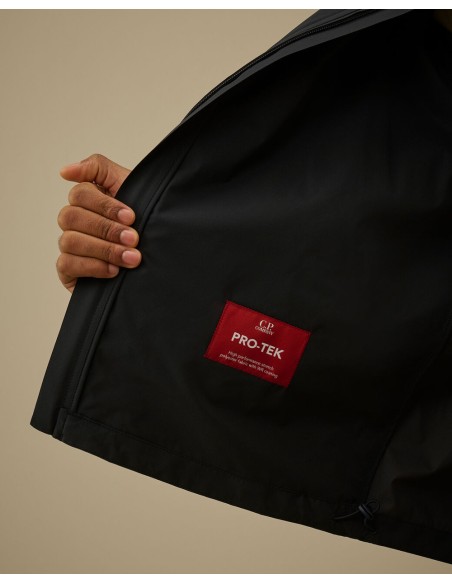 Cazadora negra sin forro tejido Pro-tek - C.P.Company etiqueta interior