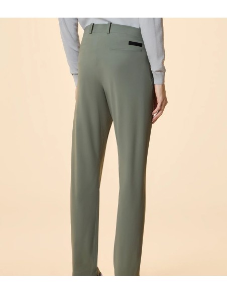 RRD Pantalón chino tejido surflex invierno verde claro - Roberto Ricci Designs vista trasera del pantalon puesto