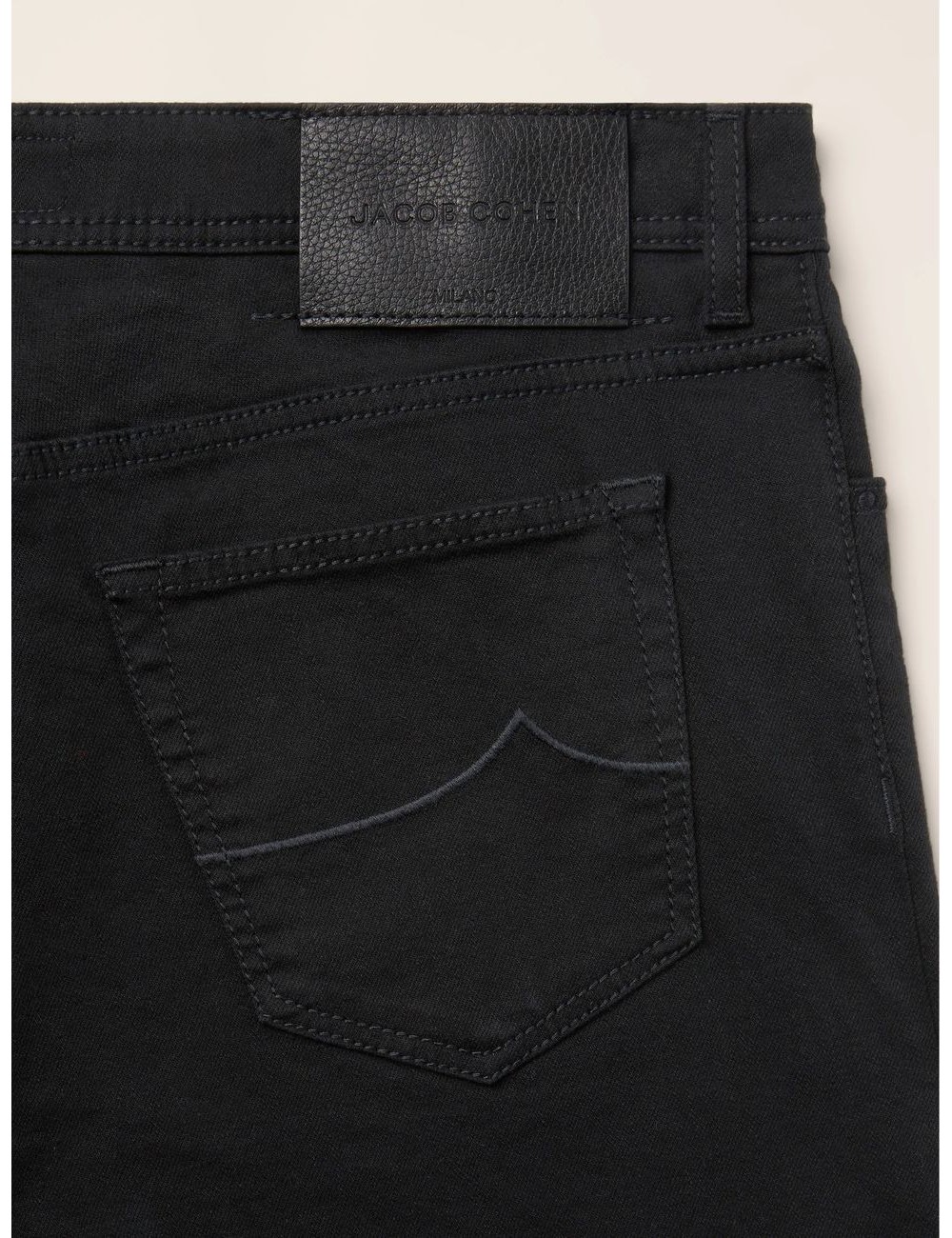 Vaqueros Bard denim negro intenso - Jacob Cohën | Almirante Seis Madrid