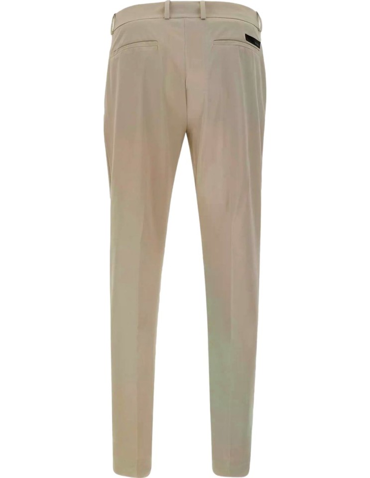 RRD Pantalón chino 1 pinza tejido surflex invierno beige - Roberto Ricci Designs vista trasera dos bolsiloos y logo negro