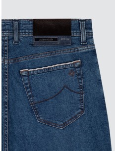 Jacob Cohën Jeans Bard LTD en denim elástico orillado azul medio vista frontal 2