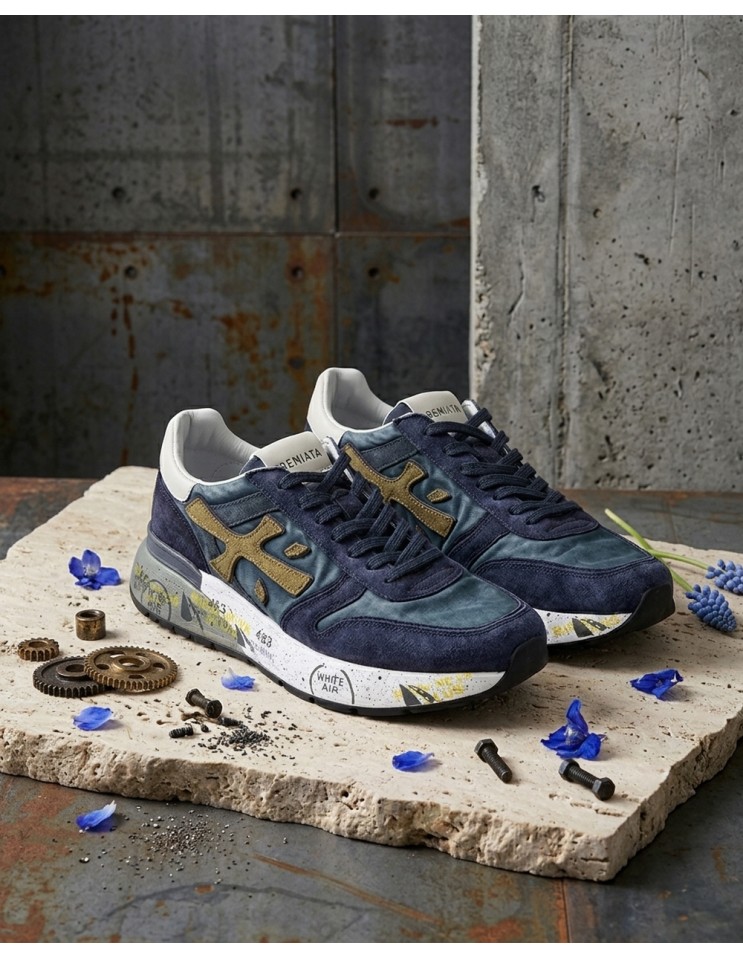 premiata mick azul 8435 vista lateral en Almirante Seis Madrid y egomadrid.com sobre base  con flores azules