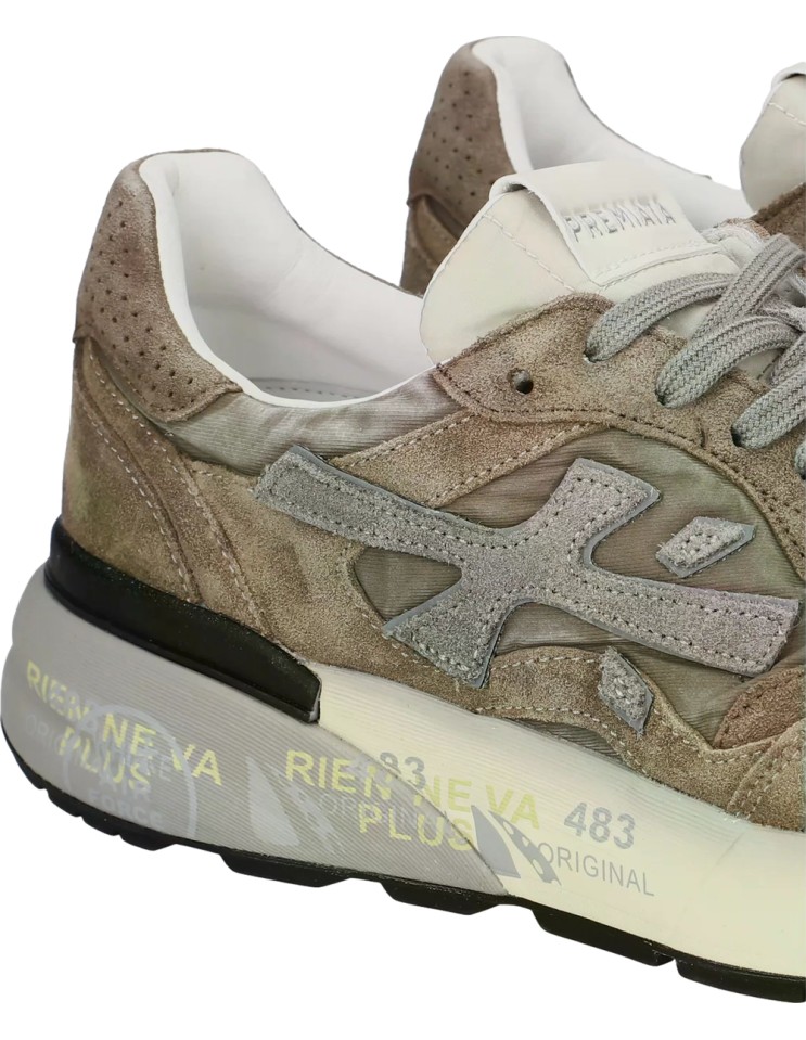Premiata en ante marrón modelo mick 018437 detalle logo
