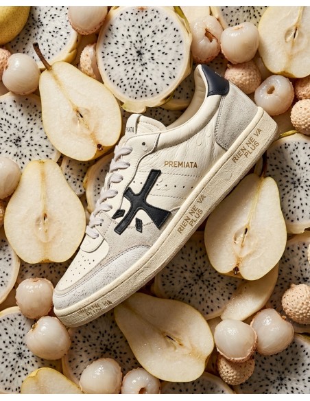 PREMIATA Clay 7262 off white contrastes negros sobre peras cortadas