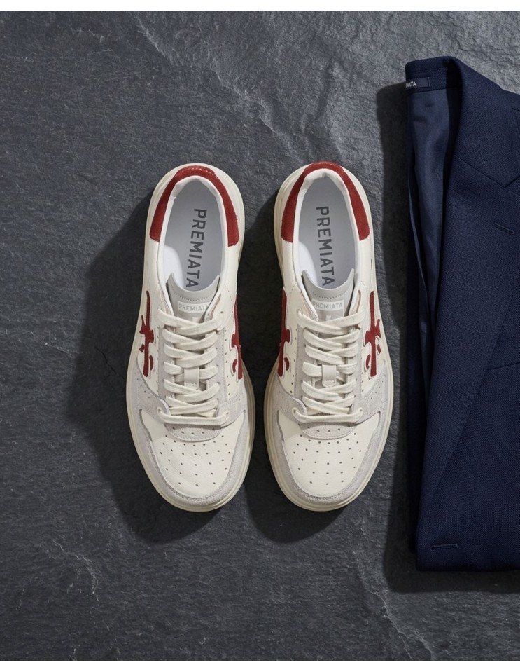 Premiata quinn 8651 blanco con logo rojo vista cenital