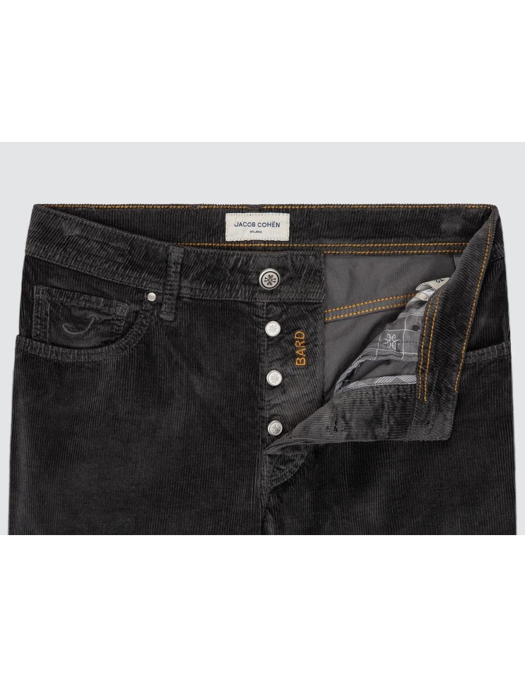 Jacob Cohën vaqueros de pana elástica gris detalle modelo y botonadura