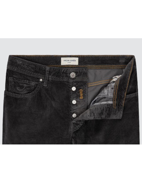 Jacob Cohën vaqueros de pana elástica gris detalle modelo y botonadura
