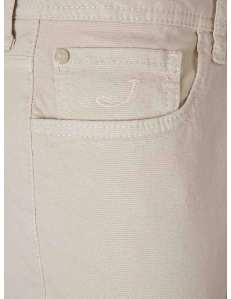 Almirante Seis Jacob Cohën Vaquero Bard gabardina elástica off white detalle bordado bolsillo