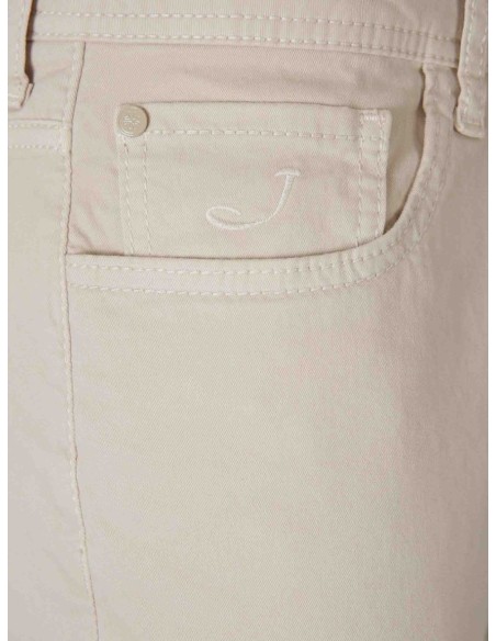 Almirante Seis Jacob Cohën Vaquero Bard gabardina elástica off white detalle bordado bolsillo