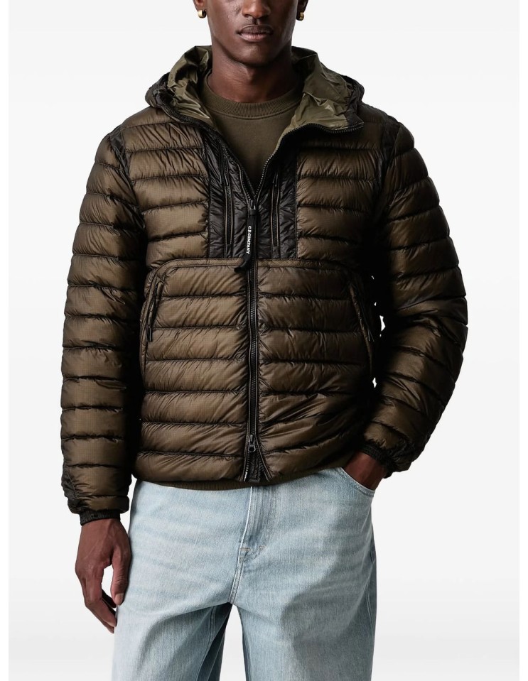 C.P. COMPANY Chaqueta de plumón DD SHELL color verde hiedra en Ego Madrid